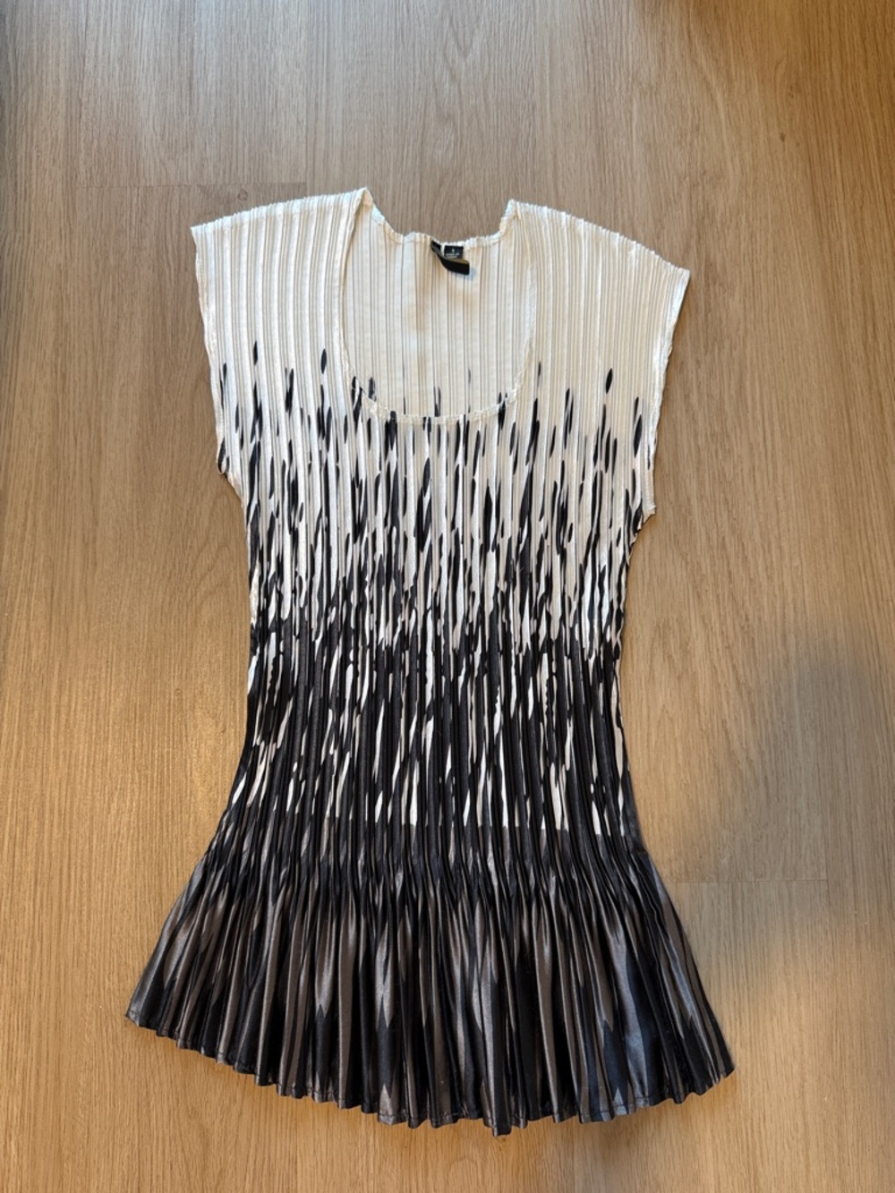 Milano Black and White Pleated Ombre Knit Top